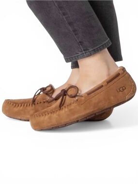 Ugg Dakota Suede Slippers in Chestnut Women’s Size 6